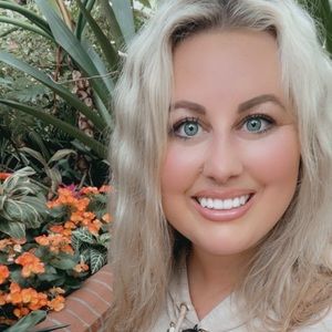 Meet your Posher, Whitney